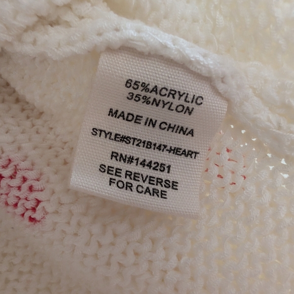Jessica Simpson Cream Sweater with Red Heart Accents NWOT - Picture 3 of 6